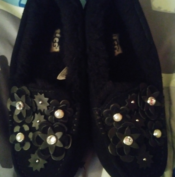 UGG Shoes - Ugg Holiday Ansley Petal Slippers